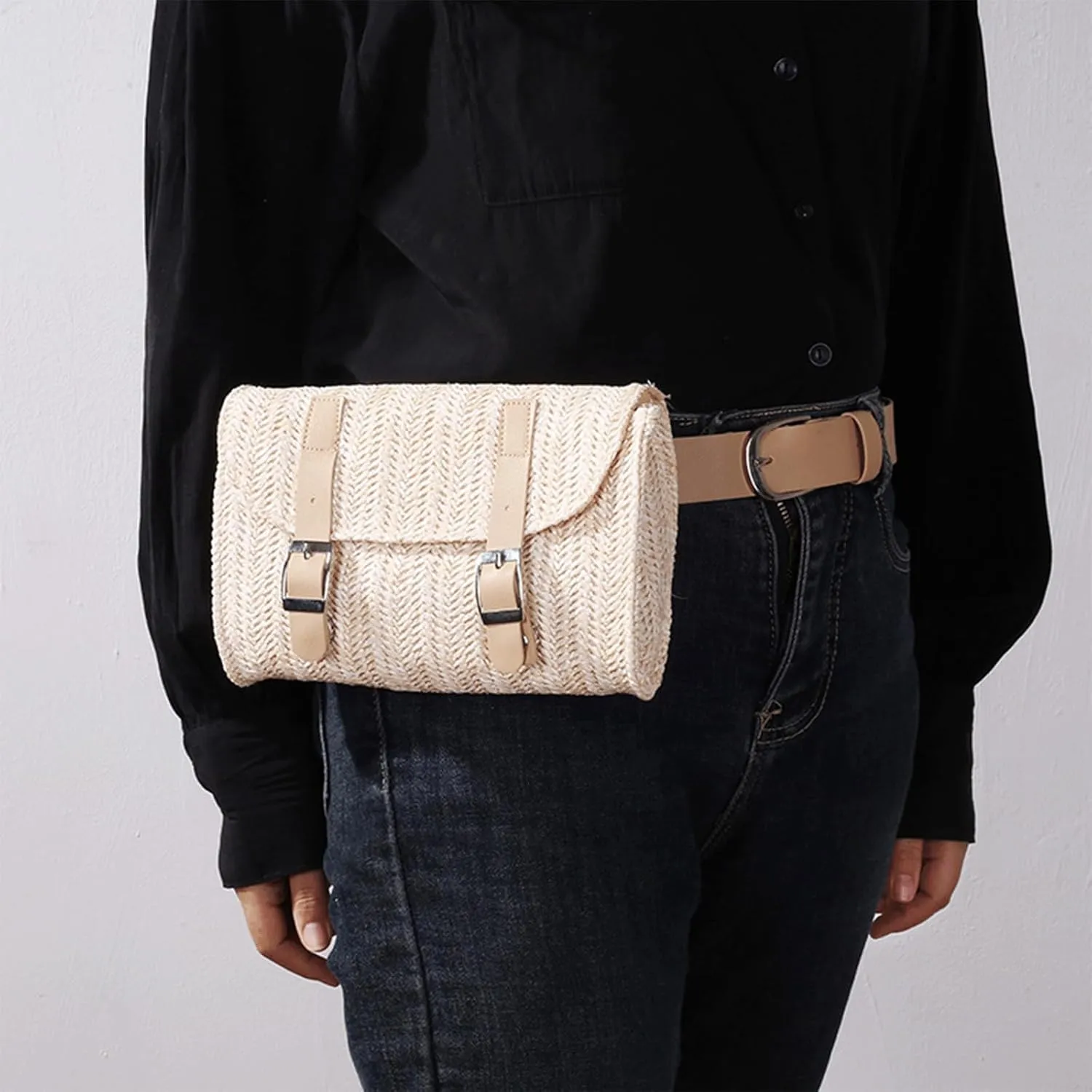 Woven Bum Bag Straw Retro Sling Purse Faux Leather Belt Magnetic Fanny Waist Pack Chest Shoulder Bag Crossbody Bum Bags for Women Travel Daily Use(Brown)